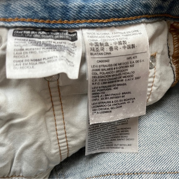 Levi’s Distressed Denim Jean Shorts Sz 32 - Picture 6 of 10